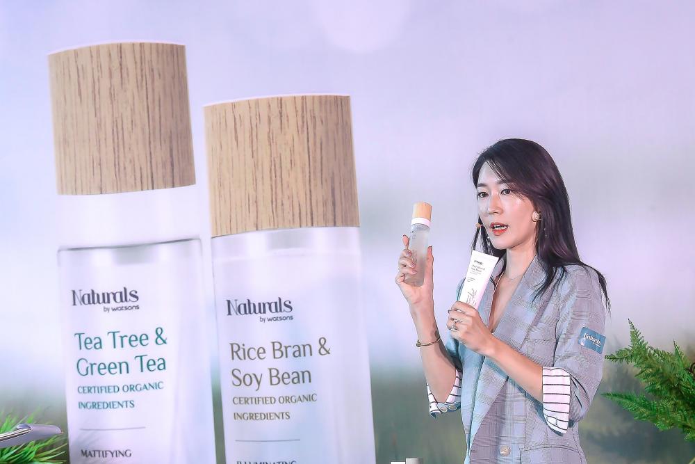 Korean skincare expert Jennifer Jung shares some beauty tips. — Sunpix by Adib Rawi