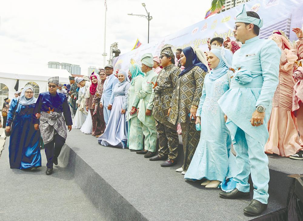 Lyndon said Malaysia’s declining fertility rate stems from various socio-economic factors, including urban living costs, financial constraints and health challenges. – Bernamapic