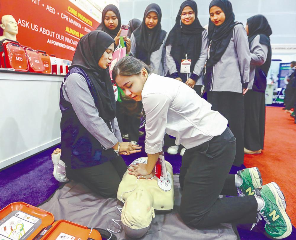 Chew urged people to set aside misconceptions and learn the basics of CPR as it can prevent tragedies. – ADAM AMIR HAMZAH/THESUN