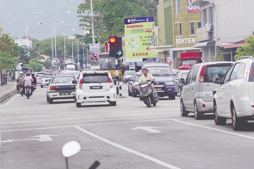 Malaysia plans to enhance digital enforcement efforts by leveraging AI technology to detect traffic offences, curb high-risk violations and reduce collisions. – Masry Che Ani/theSun