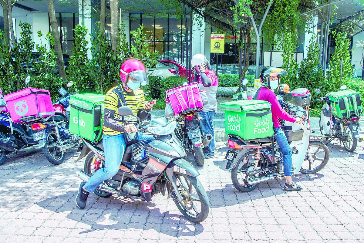 The Gig Workers Bill provides long-term financial protection for millions of gig workers, ensuring they are not left behind in Malaysia’s evolving labour market. – BERNAMAPIX