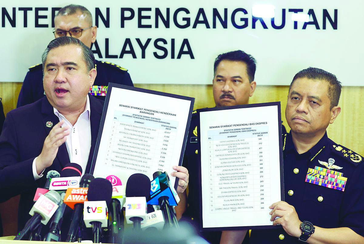 Loke showing a list of freight and express bus operators with the highest number of summonses for various offences – Amirul Syafiq/theSun