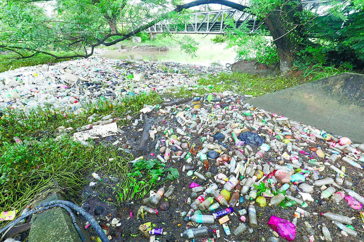 Ahmad said plastics could carry toxic pollutants and clog drains, increasing the risk of flash floods and triggering environmental problems. – Masry Che Ani/theSun