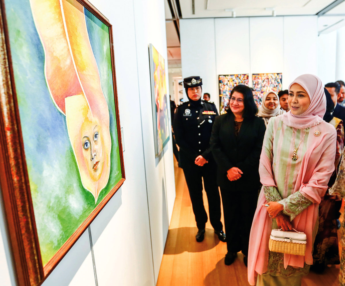 The Tengku Permaisuri of Selangor Tengku Permaisuri Norashikin visiting the Bank Negara Malaysia Museum and Art Gallery after opening the Asean Fabrics Symposium 2025 in Kuala Lumpur yesterday. – theSunpix