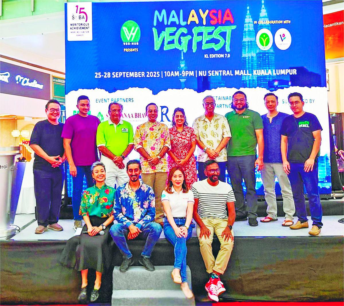 Gulshan (standing, centre) and Mandeep (seated, 2nd left) with some of the partners, including former MVS president Rajkumar Sheth (standing, 3rd left), Nitesh (4th left), Pishu (6th left) and Goh (seated, left).