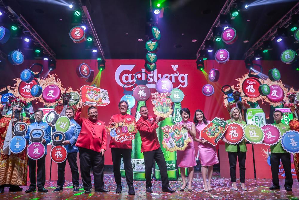 Lehmann and Chairman Datuk William Toh flanked by the management team of Carlsberg Malaysia officiated Carlsberg’s CNY campaign “Prosperity Begins with a POP!” which runs until Feb 17 nationwide. - ADIB RAWI/THESUN