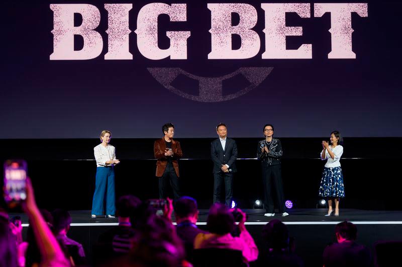 $!Stars of Big Bet, Lee Donghwi and Heo Sungtae, with director Kang Yunsung graced the event for a Q and A session.