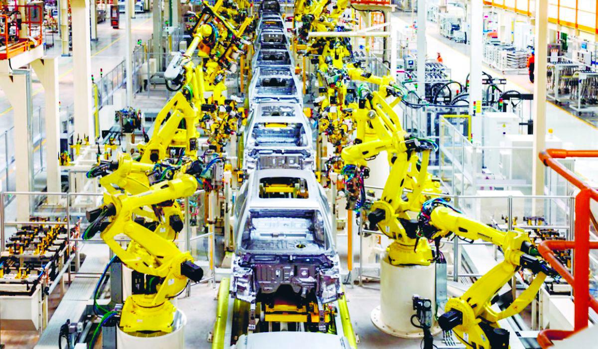 Malaysia’s manufacturing sector, which employs 27.5% of the workforce, is at risk of automation, potentially reducing job opportunities and increasing job insecurity for workers, especially in electronics assembly plants. – BERNAMApix