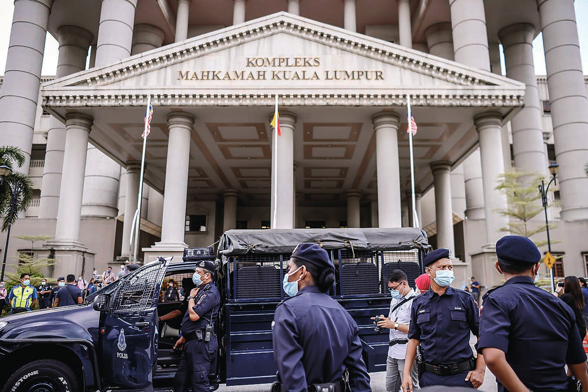 According to Article 122B of the Federal Constitution, the chief justice is appointed by the Yang di-Pertuan Agong based on the advice of the prime minister, after consultation with the Conference of Rulers. – theSunpix