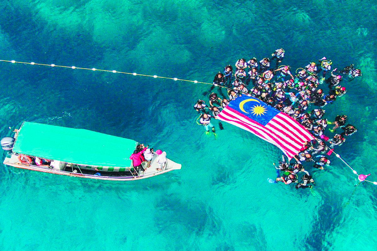 Democratic politics means a system where everyone benefits. – BERNAMAPIX