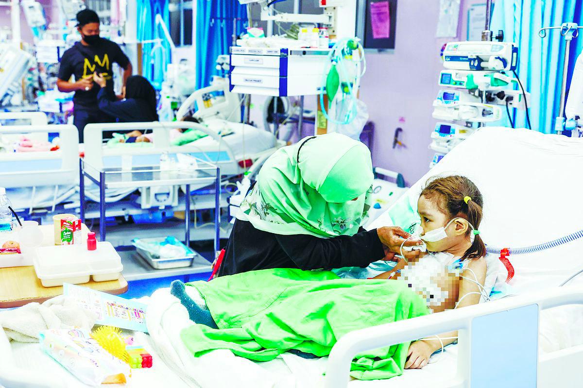 For children’s heart surgeries, the situation is even more worrisome, with 603 cases on the waiting list and an average wait time of 21 months. – BERNAMAPIX