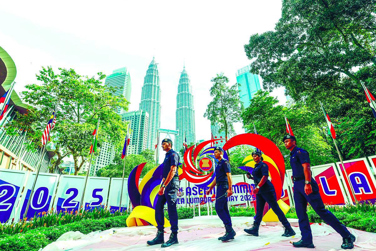 Asean’s central principle is consensus and neutrality. The bloc operates through careful and quiet dilpomacy, avoiding public confrontation and maintaining a balance between major powers. – BERNAMApix