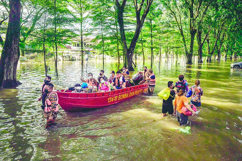 Malaysia has been consistently ill-prepared for floods, resulting in hundreds of millions in losses each year. – ADIB RAWI YAHYA/SUNPIC