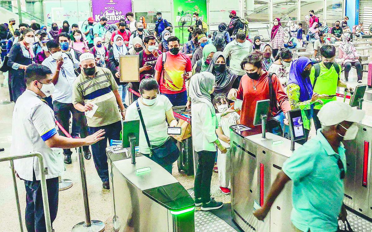 Weakening herd immunity, lower booster uptake and increased gatherings could render conducive conditions for a pandemic. – Adib Rawi Yahya/theSun