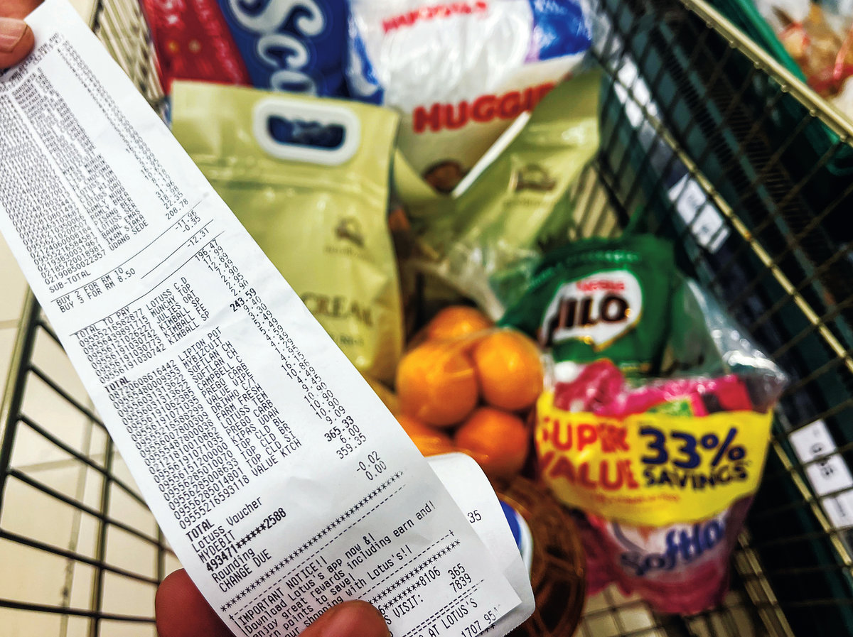 Expenses for groceries are among the items in household budgets that offer little room for cost-cutting. – theSunpix