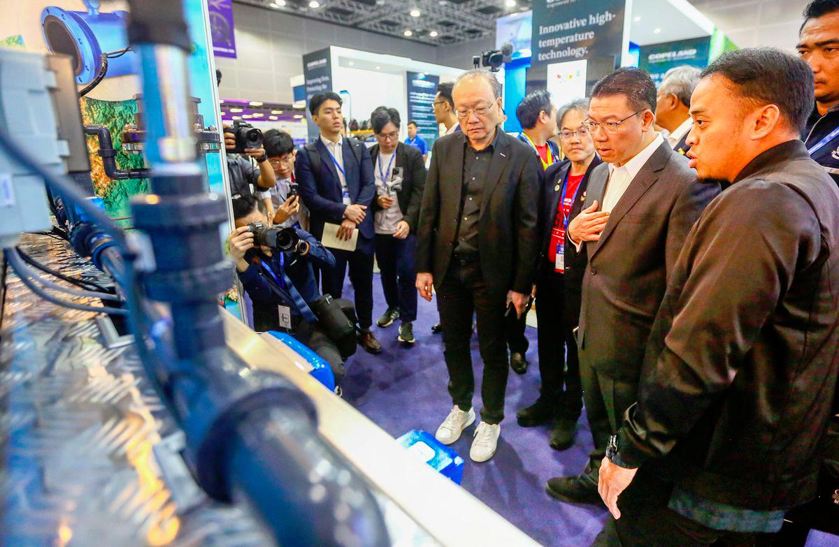 Nga being accompanied by CIS Network president Datuk Vincent Lim during a tour of the exhibits at the Urban Engineering Symposium yesterday. – Adam Amir Hamzah /theSun