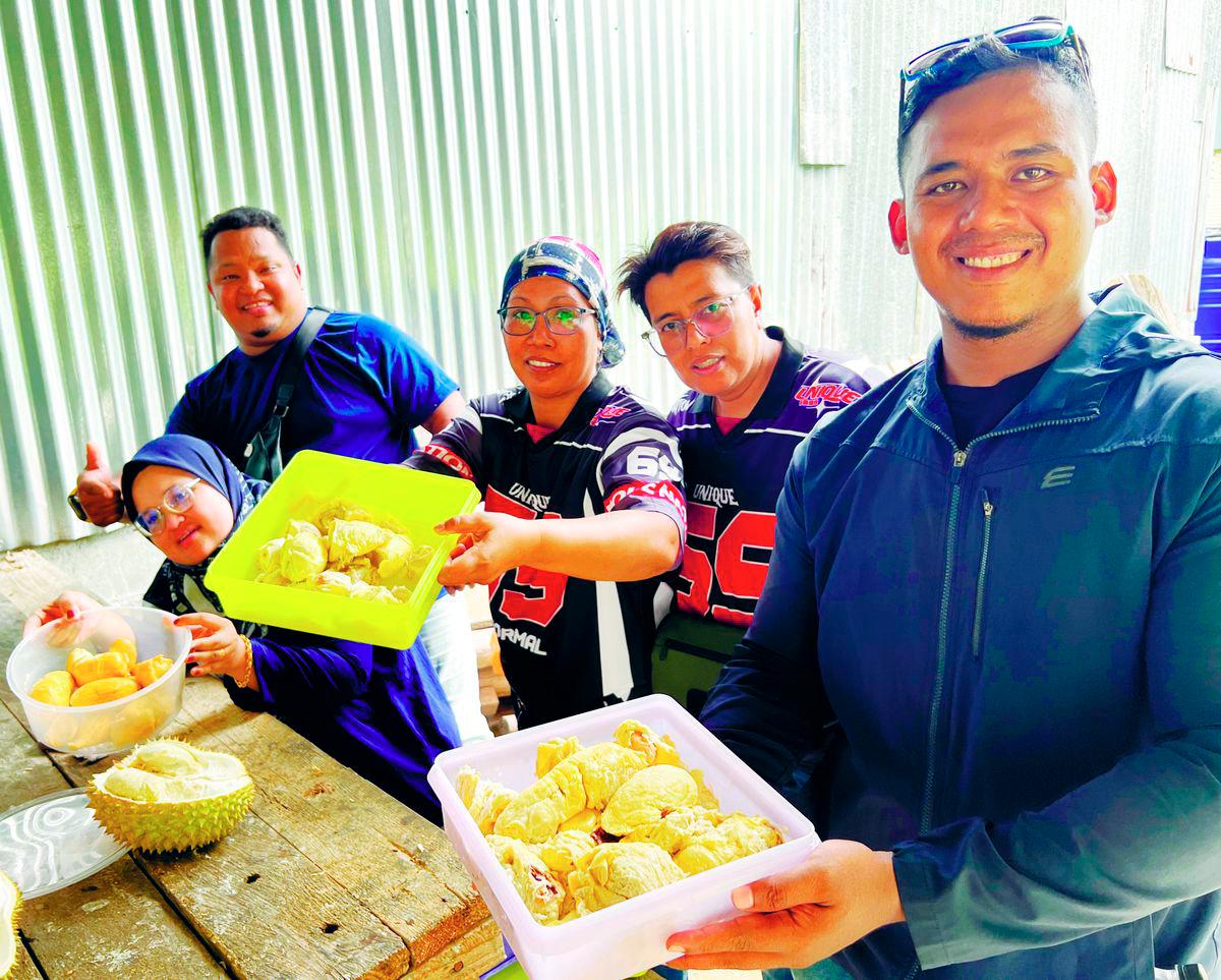 A group of Malaysian bikers enjoying durian in Thailand. – theSunpix