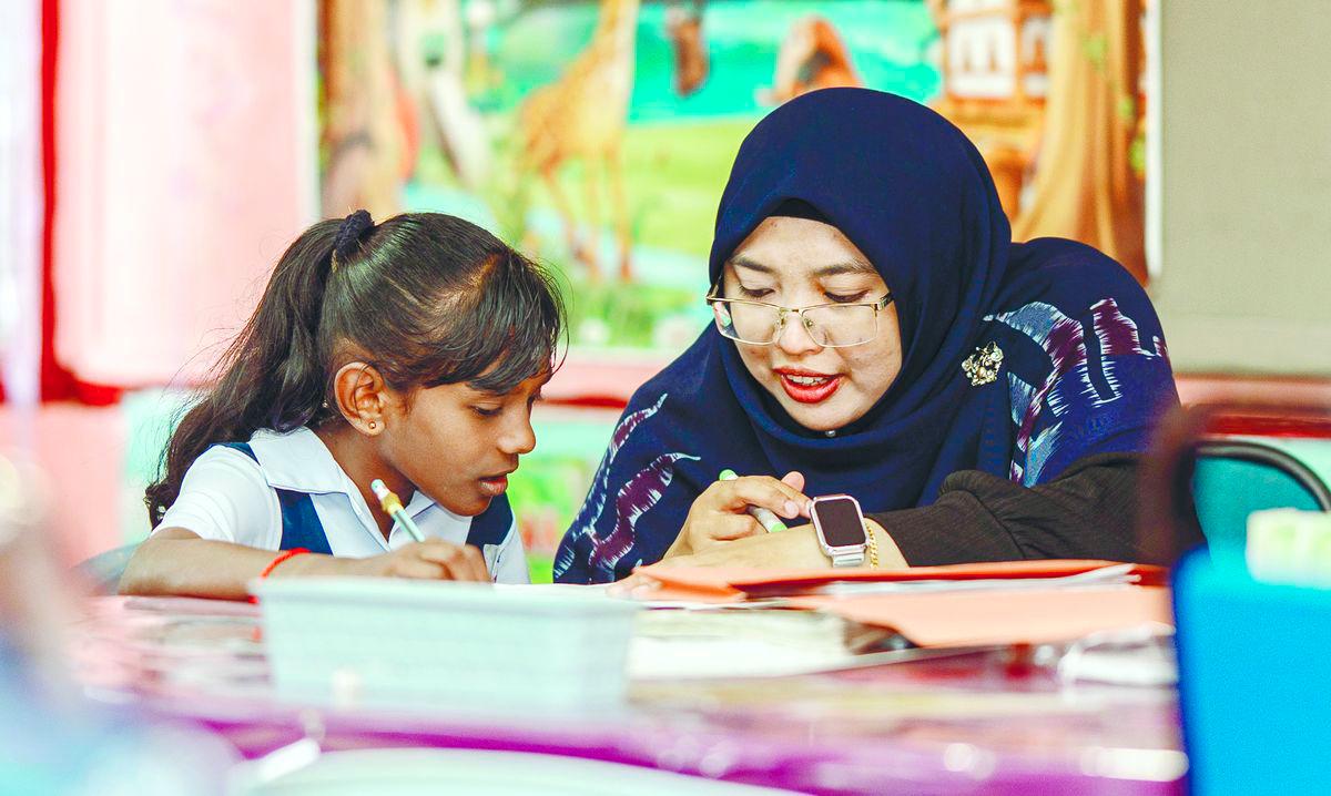 The Anak Kita programme equips teachers to identify learning gaps, tailor their lessons and provide emotional support, particularly for students at risk of falling behind. – Pix courtesy of Yayasan Hasanah
