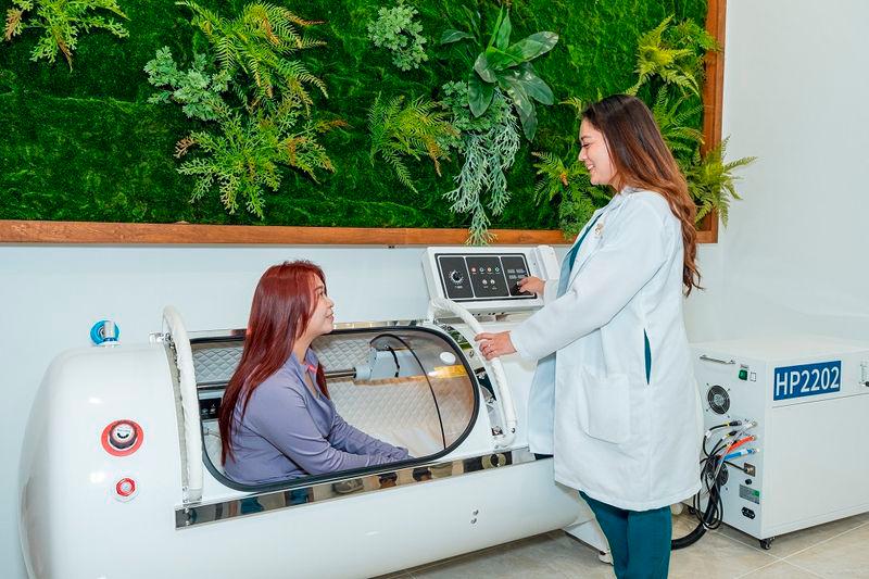 $!A physiotherapist demonstrates Hyperbaric Oxygen Therapy at the AmHope Rehab Centre.