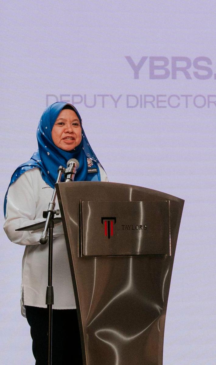 Education Ministry’s educational resources and technology division deputy director Fadzliaton Zainudin. $!Education Ministry’s educational resources and technology division deputy director Fadzliaton Zainudin.
