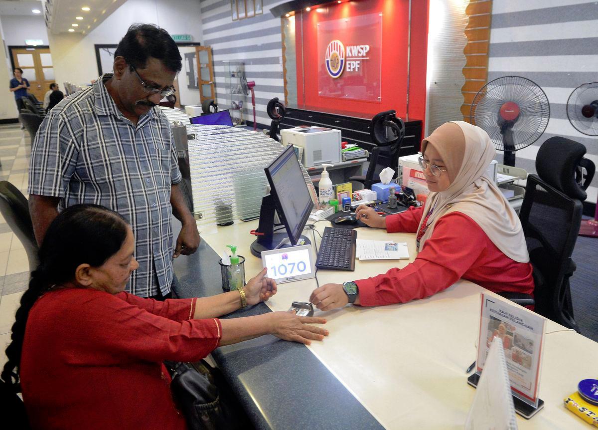 The MCA said contributors must retain freedom to choose between lump sum withdrawals and monthly disbursements. – Masry Che Ani/theSun