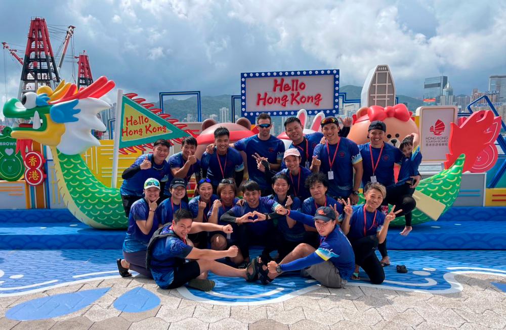 $!Penang Forward Sports Club Dragon Boat Team at the LINE FRIENDS Hello Hong Kong Dragon Boats Photo Spots along the Avenue of Stars, Victoria Harbour (Photo Credit: Penang Forward Sports Club).