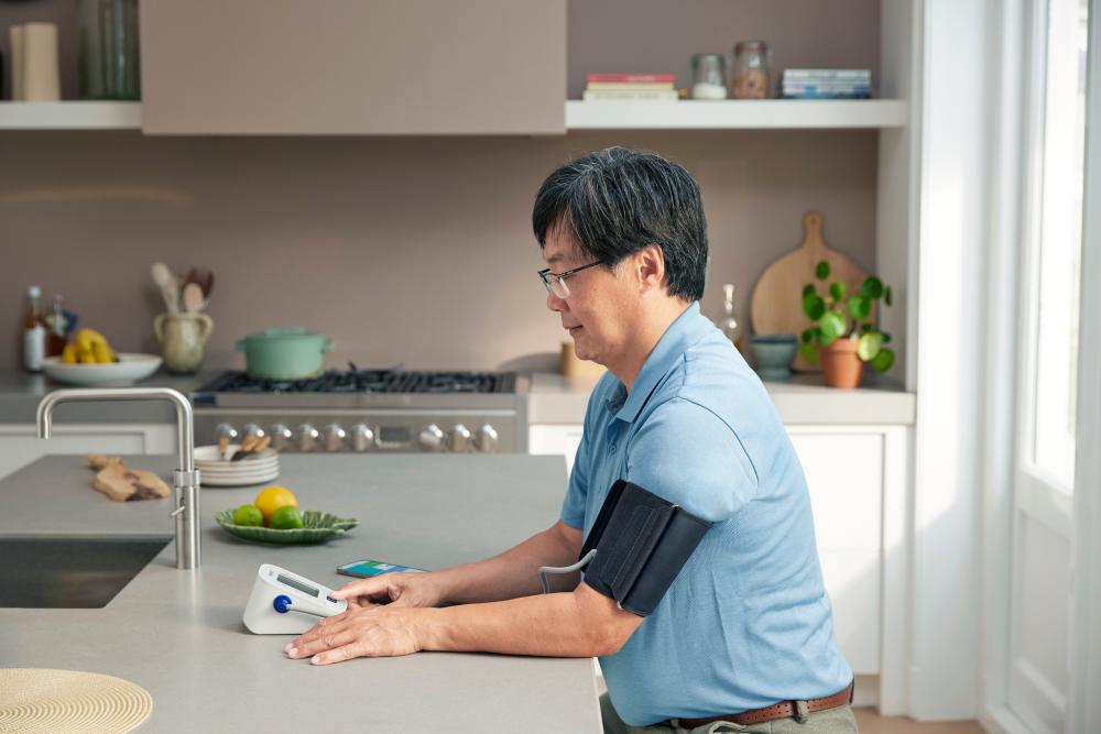 For fathers on Father’s Day, OMRON is the best present to monitor blood pressure and prevent heart attacks.