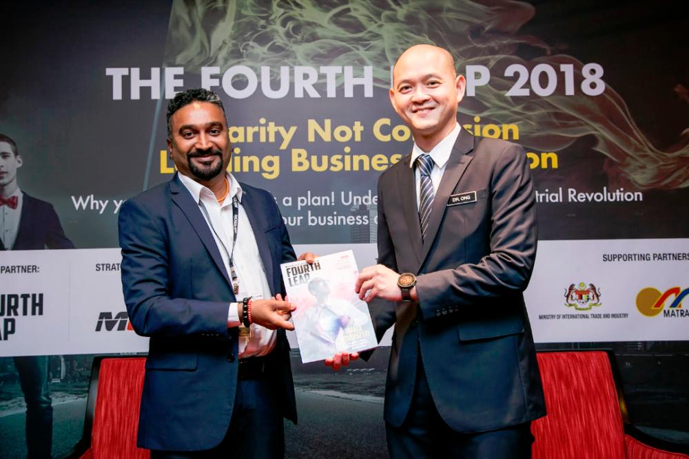WBN CEO &amp; Founder, Sritharan Vellasamy presenting the Fourth Leap Magazine to YB Dr Ong Kian Ming, Deputy Minister, Miti.
