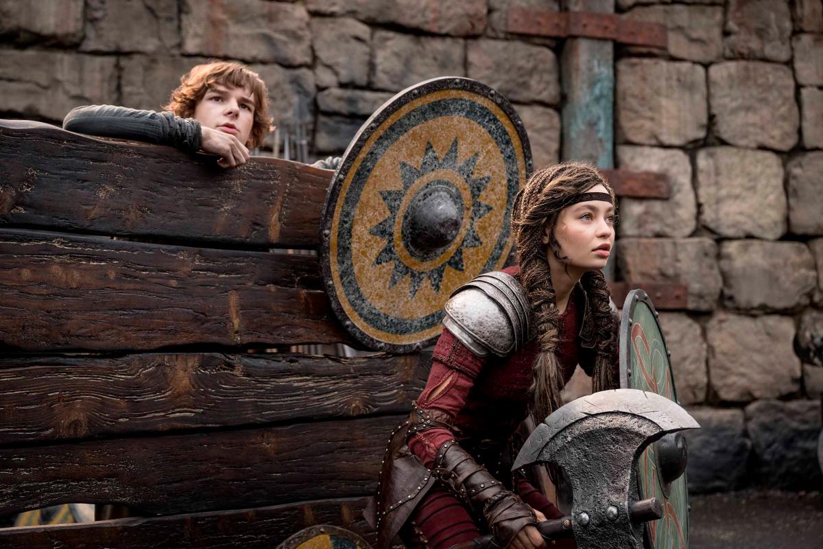 (From left) Hiccup and Astrid (Parker) team up as dragon-fighting trainees turned unlikely lovers. $!(From left) Hiccup and Astrid (Parker) team up as dragon-fighting trainees turned unlikely lovers.