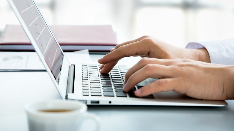 Scientists fight online virus misinformation war
