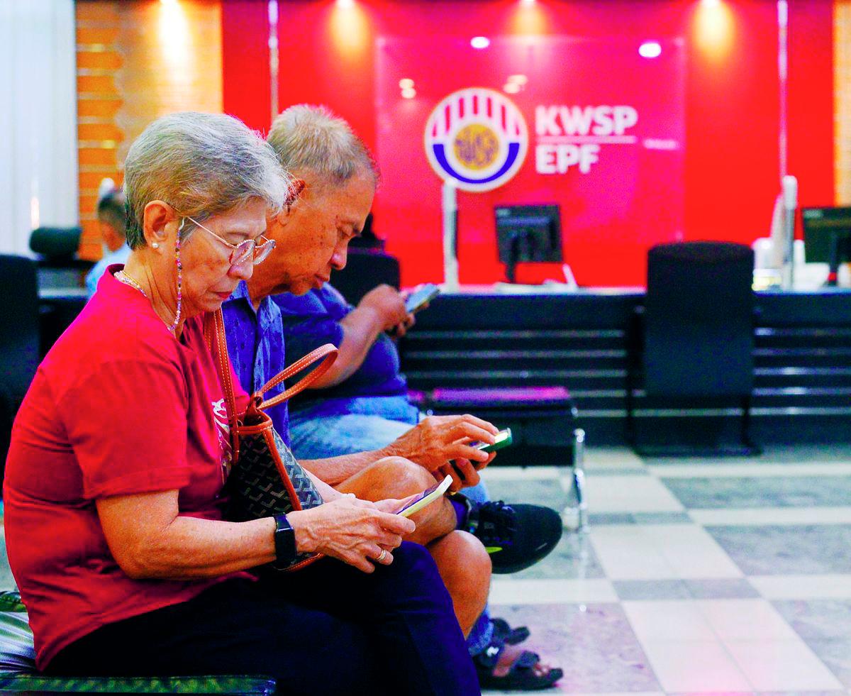 Anwar said EPF savings, particularly in Account 1, are intended for retirement and are not a long-term solution to cost-of-living pressures or temporary employment issues. – theSunpix