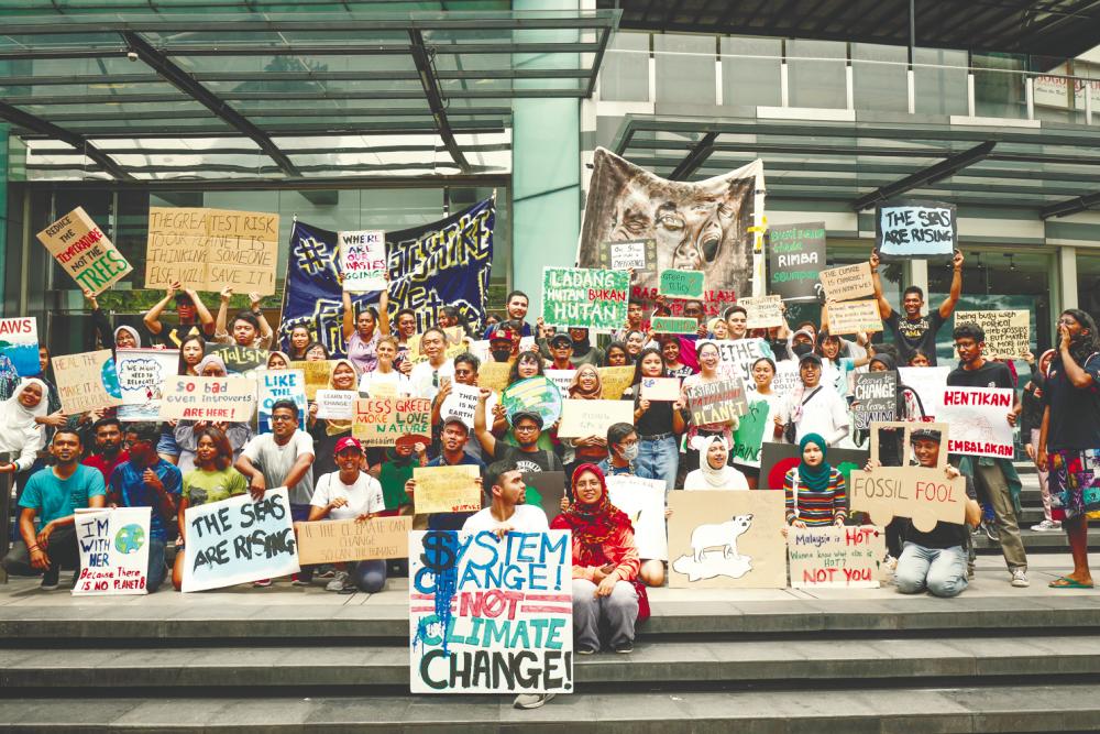 Climate change rally in front of Sogo, Kuala Lumpur on April 21, 2019. — Sunpix by Ashraf Shamsul