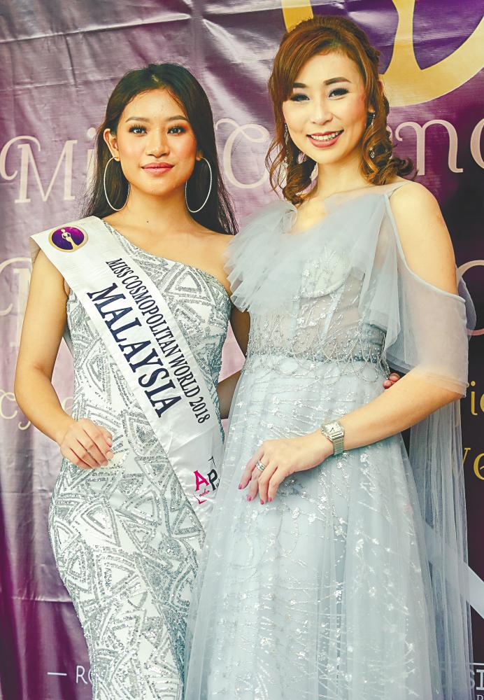 Miss Cosmopolitan World founder Amelia Liew (R) with Miss Cosmopitan Malaysia national director Vivienna Alfred at the official media launch of Miss Cosmolitan 2019 at Sahara Restaurant Cyberjaya on April 24, 2019. — BBX