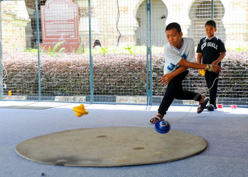 An enthusiast showing off his gasing pangkah skills - Amirul Syafiq/theSunpix