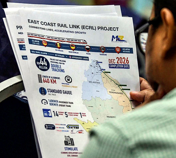 Filepix shows Prime Minister, Tun Mahathir Mohamad, at a press conference on East Coast Rail Link (ECRL) at Perdana Putra, Putrajaya..