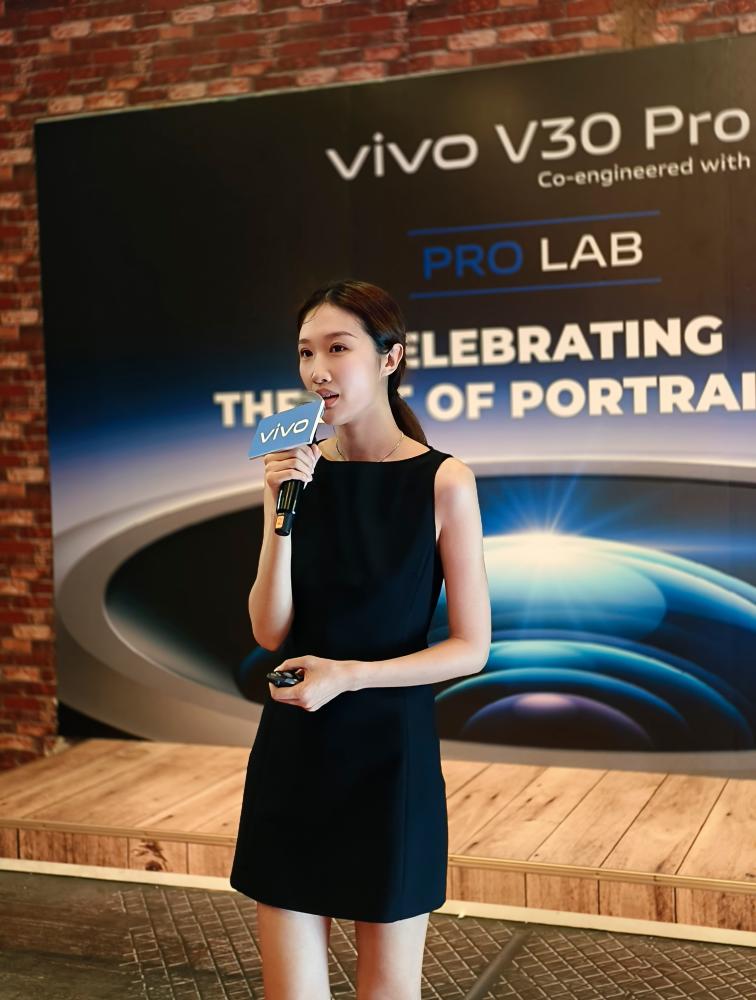 $!Zhang explains the intricate fusion of technology and creativity within Vivo V30 Pro.