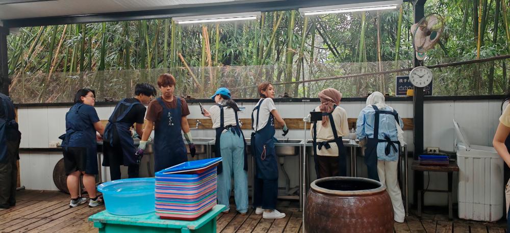 $!Zuo Ye Cottage offers a hands-on indigo dyeing workshop that highlights traditional Taiwanese craftsmanship.