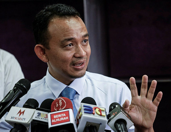 No officers told to solicit money from contractors: Maszlee