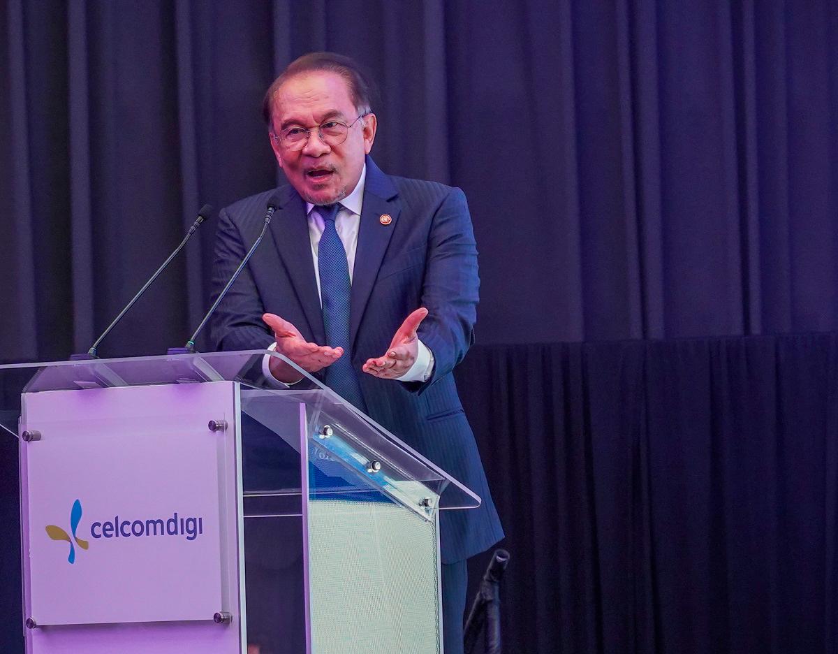 Anwar at the event in Subang Jaya yesterday. – AMIRUL SYAFIQ/THESUN