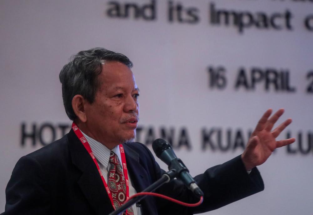 Malaysian Institute of Economic Research (MIER) executive director Prof Emeritus Datuk Dr Zakariah Abdul Rashid. — Sunpix by Amirul Syafiq Mohd Din