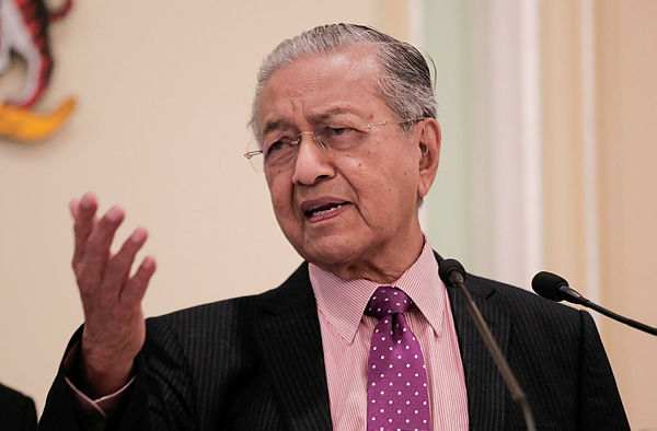 Prime Minister Tun Dr Mahathir Mohamad speaks at a press conference after chairing a meeting of the Special Cabinet Committee on Anti-Corruption in Perdana Putra today. — Bernama