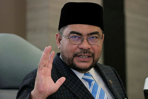 Najib’s seat at the King’s installation ceremony decided earlier: Mujahid