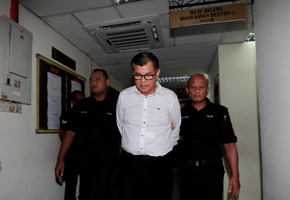 File photo: The Royal Malaysia Police (PDRM) have confirmed that the wanted Malaysian businessman Teow Wooi Huat (center) is currently under the custody of Thai authorities. Amirul Syafiq Mohd Din/theSun