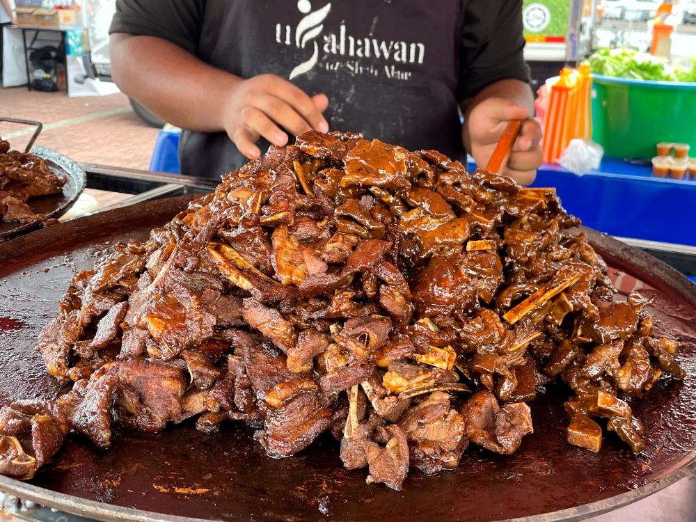 $!Chopped up lamb being grilled to perfection, a must-try at any Ramadan bazaar.