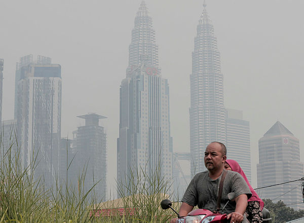 Filepix taken on Sept 11 shows a view of the haze in Kuala Lumpur. — Sunpix by Ashraf Shamsul