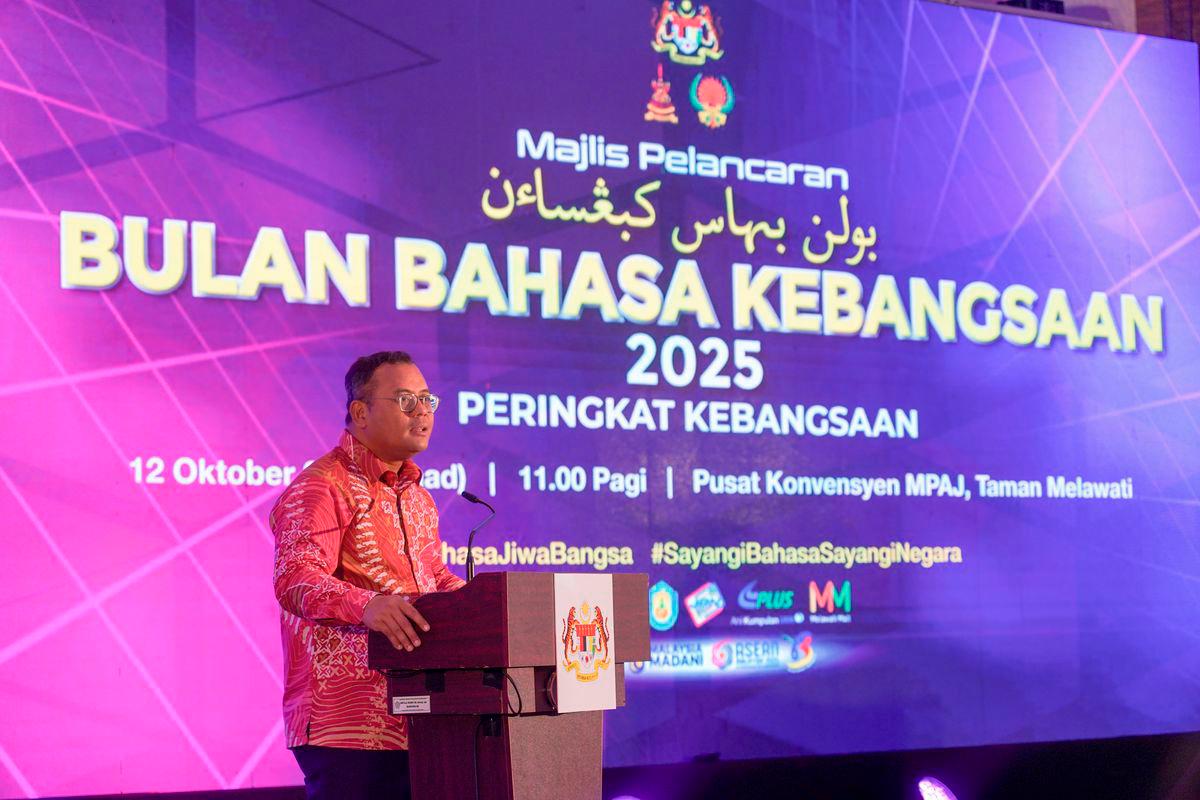 Amirudin speaking at the launch of the National Language Month celebration at the Ampang Jaya Convention Centre yesterday. – Amirul Syafiq / theSun