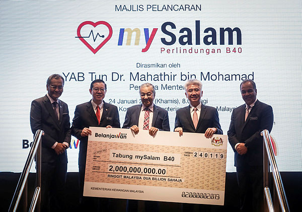 Prime Minister Tun Dr Mahathir Mohamad receives a RM2b replica cheque from Great Eastern Holdings Berhad Group CEO Khor Hock Seng at the launch of the mySalam B40 National Protection Scheme. With them are Finance Minister Lim Guan Eng, Health Minister Datuk Seri Dr Dzulkefly Ahmad and Deputy Finance Minister Amiruddin Hamzah. — Sunpix by Ashraf Shamsul