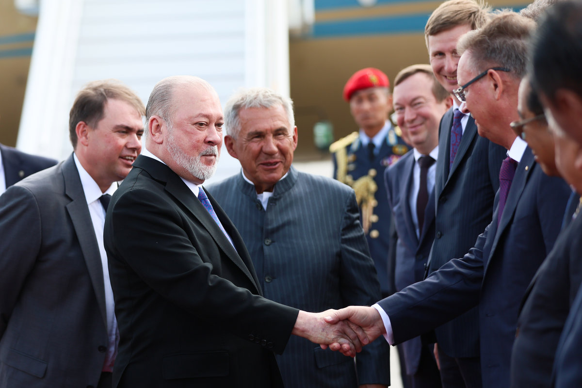 Yang di-Pertuan Agong Sultan Ibrahim (second from left) arrived in Kazan, the capital of the Republic of Tatarstan, on Friday for the second segment of the State Visit to Russia. – BERNAMA