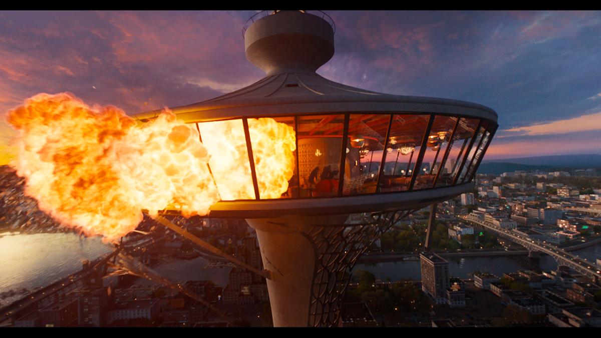 Chaos erupts as the towering Sky View restaurant meets a fiery, catastrophic end. – ALL PICS FROM FINAL DESTINATION MOVIE