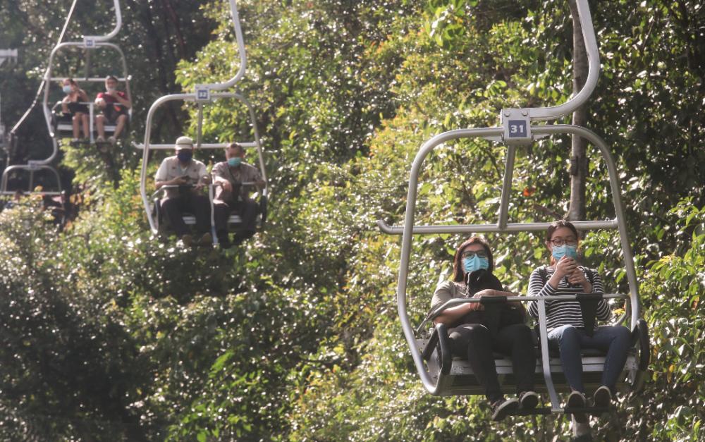 $!FUN TIME... Visitors to Escape Penang in Teluk Bahang enjoy cable car rides as the theme park reopens after nearly three months due to the movement control order. However water activities are still not allowed. MASRY CHE ANI/THE SUN